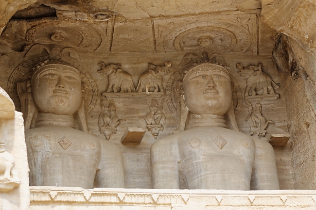 Gwalior-Statues jaïnes-078